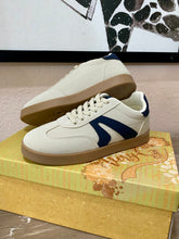 Load image into Gallery viewer, VERY G RETRO BEIGE SNEAKER
