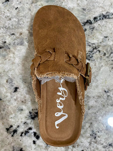 VERY G IRIS TOOLED TAN CLOG