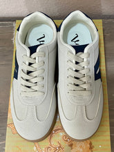 Load image into Gallery viewer, VERY G RETRO BEIGE SNEAKER
