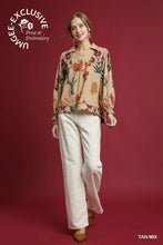 Load image into Gallery viewer, TAN FLORAL PRINT TEXTURED FABRIC COLLARED TOP
