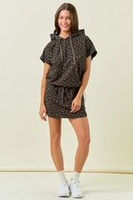 Load image into Gallery viewer, LEOPARD TERRY DRAWSTRING BOTTOM SLEEVELESS HOODIE
