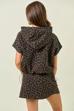 Load image into Gallery viewer, LEOPARD TERRY DRAWSTRING BOTTOM SLEEVELESS HOODIE
