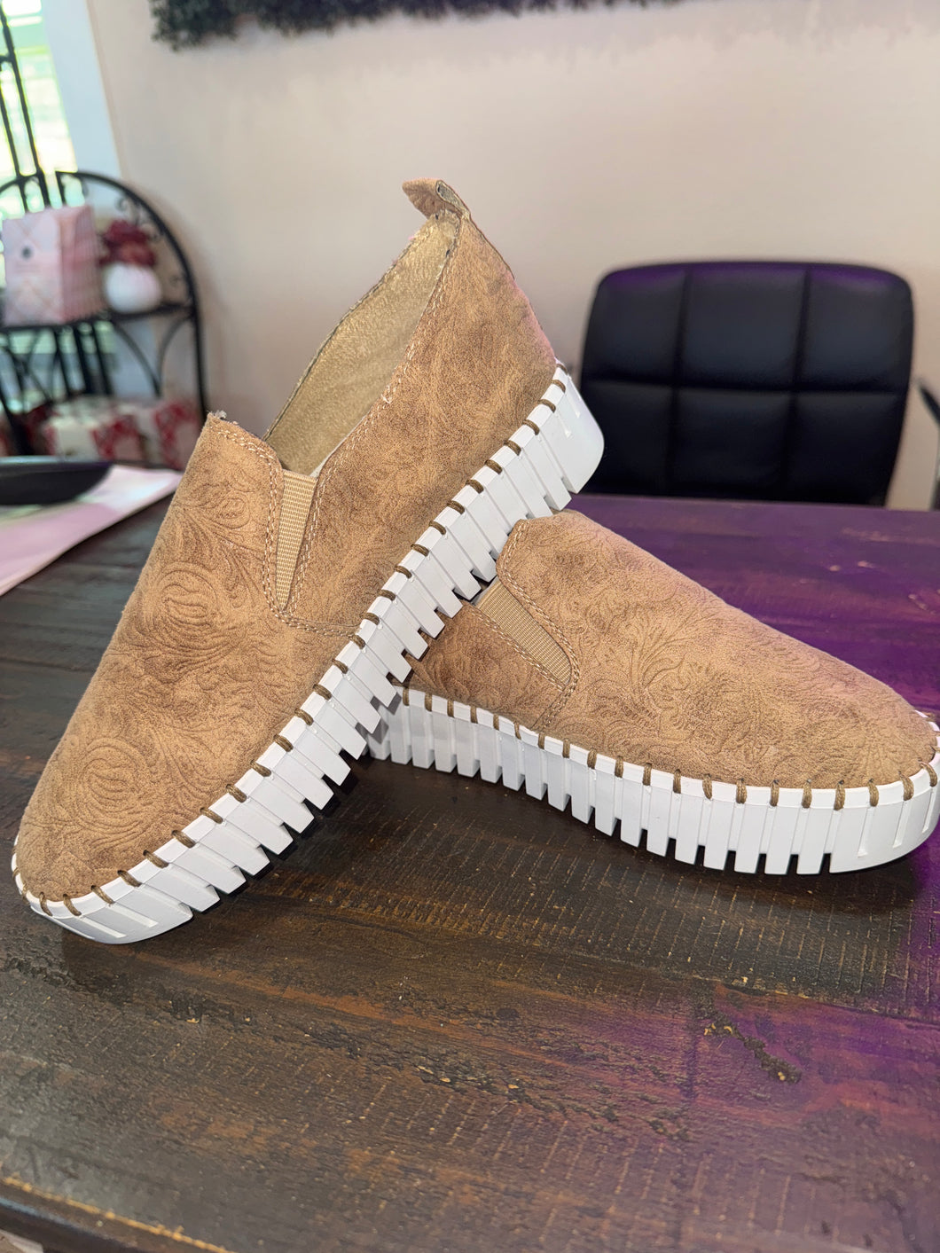 VERY G BEGIE TOOLED MOXIE SHOE