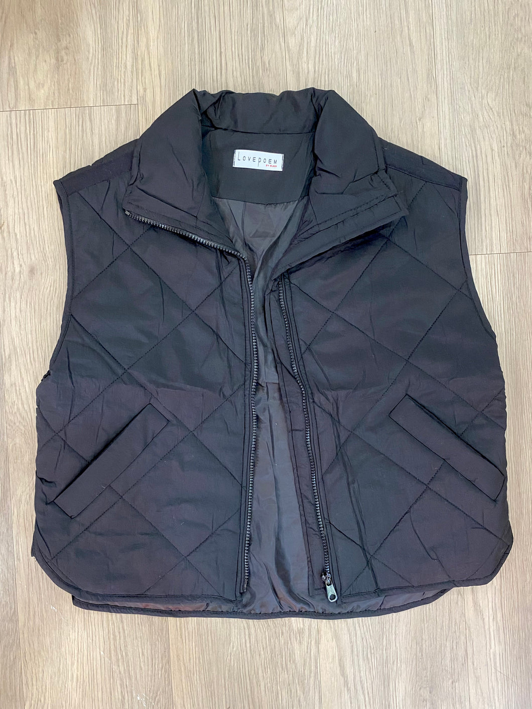 QUILTED ZIP-UP VEST WITH POCKETS