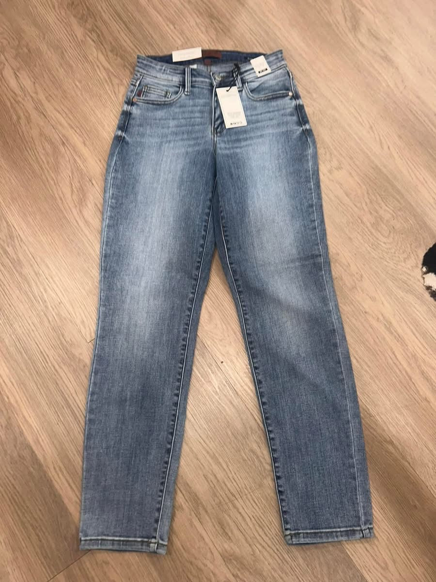 JUDY BLUE MID-RISE VINTAGE WASH SLIM FIT