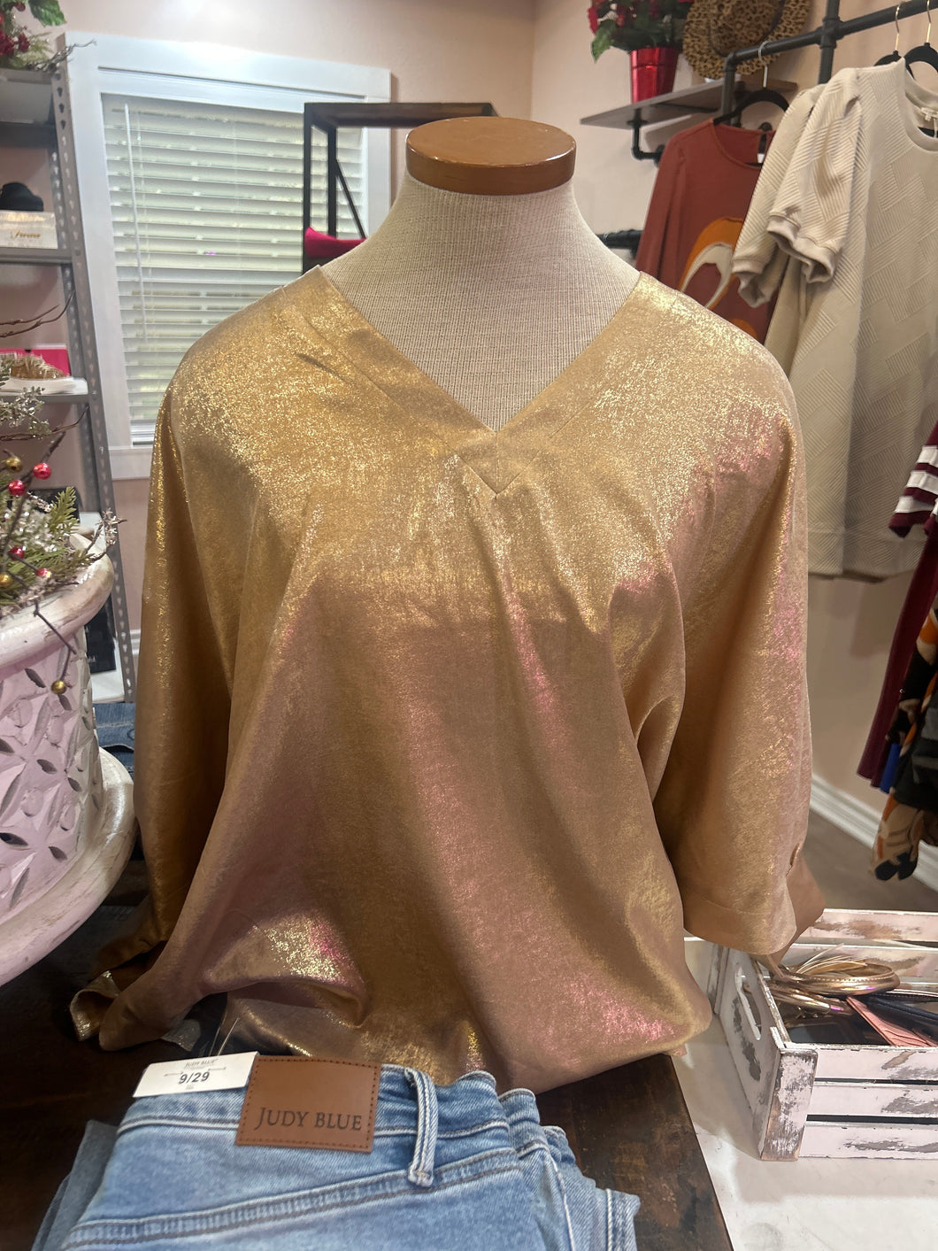 GOLD QUARTER SLEEVE TOP