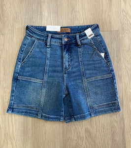 JUDY BLUE DARK WASH CARGO SHORTS