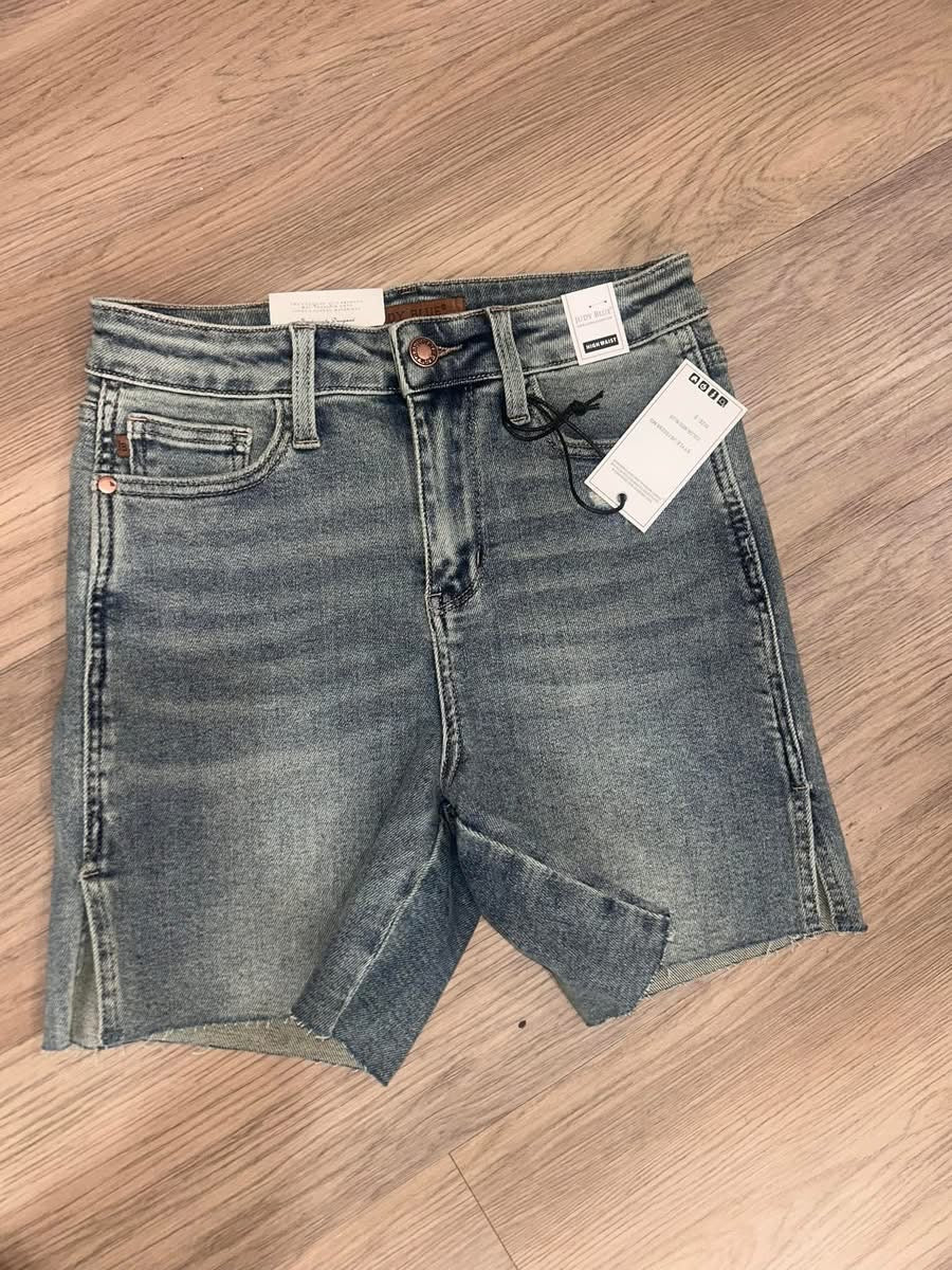 JUDY BLUE HW VINTAGE WASH SIDE SLIT SHORTS