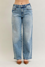 Load image into Gallery viewer, JUDY BLUE HW BAGGY LIGHT VINTAGE WASH

