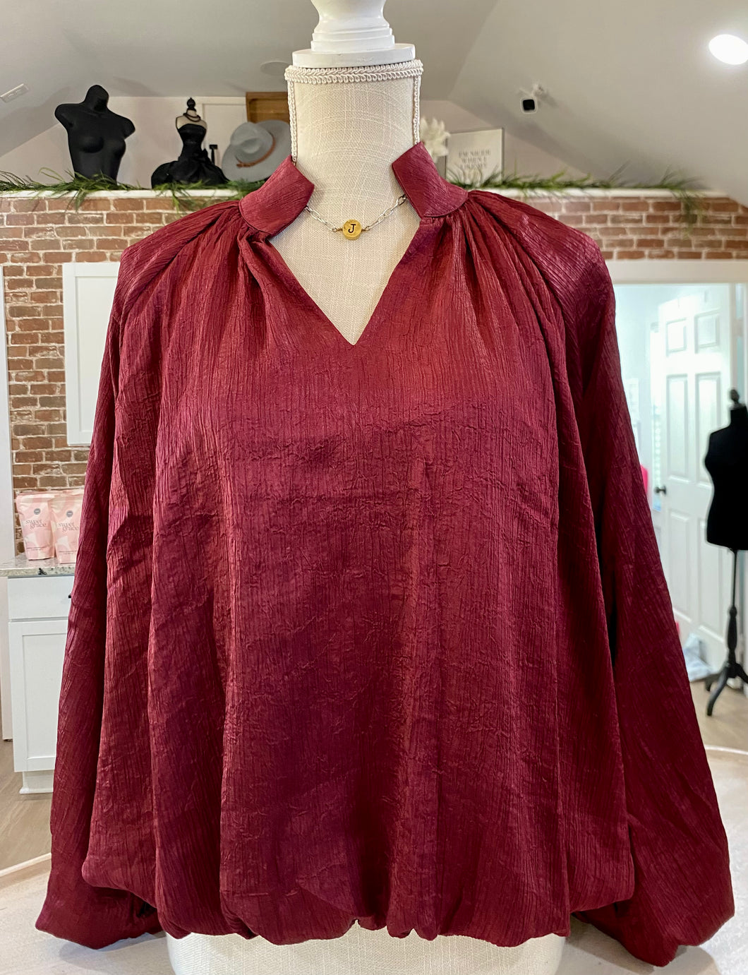 SOLID BALLON SLEEVE V-NECK TOP