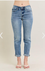 JUDY BLUE CORE MIDRISE BLEACH WASH BOYFRIEND
